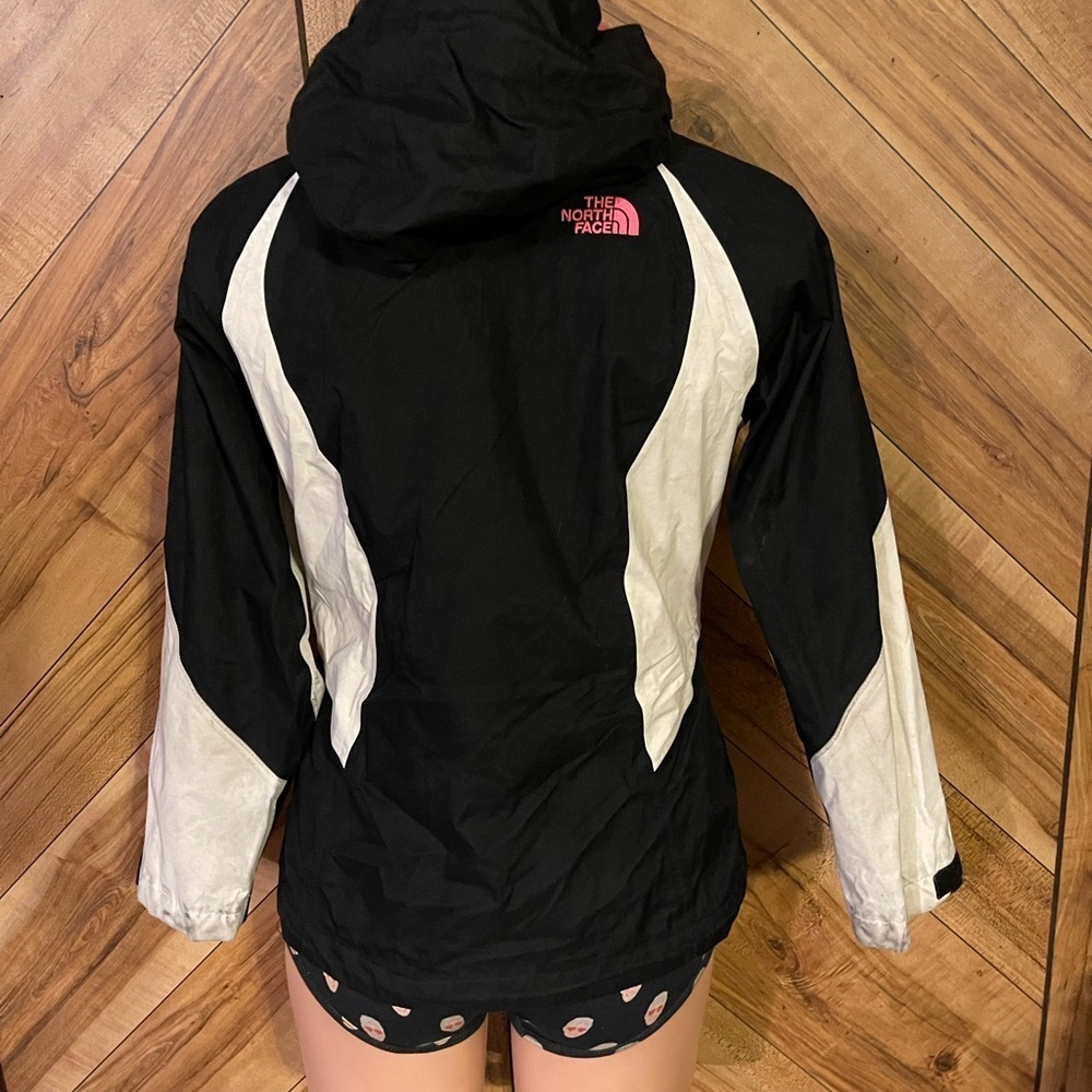 The North Face Girl’s Medium Hooded Hyvent Jacket - Picture 8 of 13